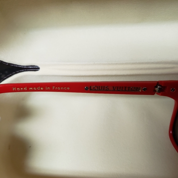 Sunglasses - Picture 3 of 4